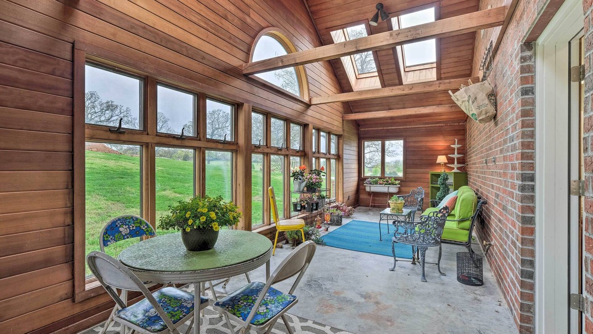 Fayetteville Cottage | Peaceful Fayetteville Getaway - Pets Welcome!