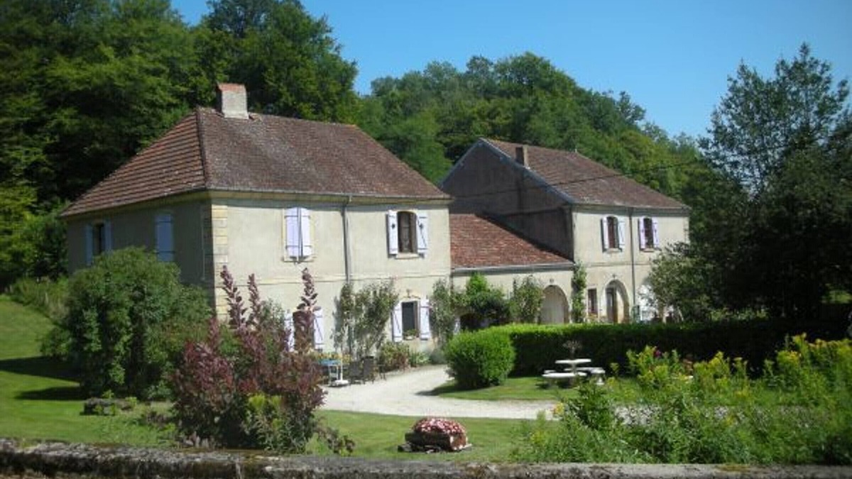Montigny-les-Cherlieu Cottage | Peaceful lodge in forests with biking and hiking, pets allowed