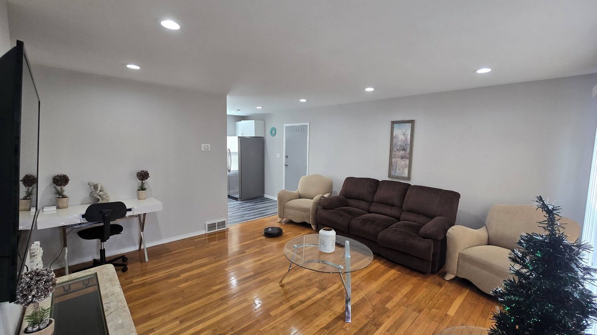 Austintown House | Peaceful fresh air in best neighborhood n