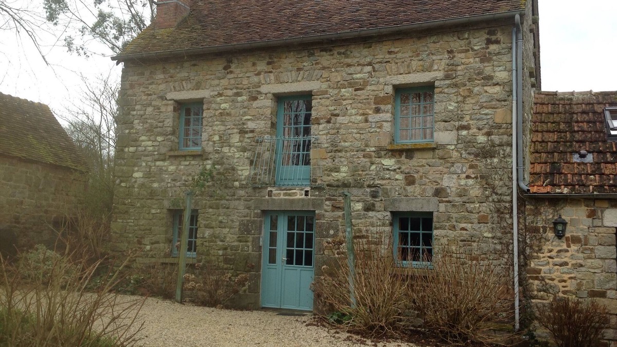 Domfront en Poiraie Cottage | Peaceful Gardener's Cottage