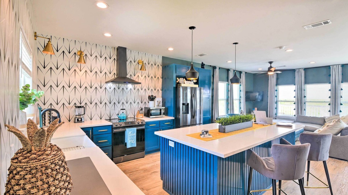 Pointe San Luis House | Peaceful Galveston Getaway w/Deck: Walk to Beach