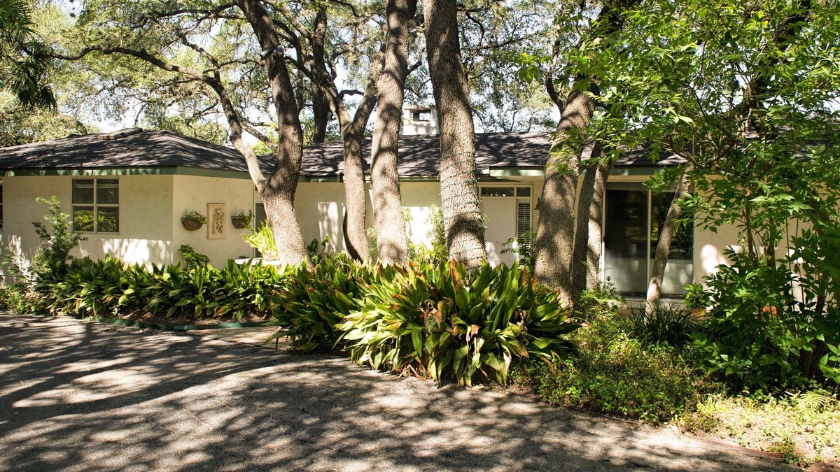 Medical Center District House | Peaceful Garden House on 5-Acre Nature Estate in The Heart of San Antonio