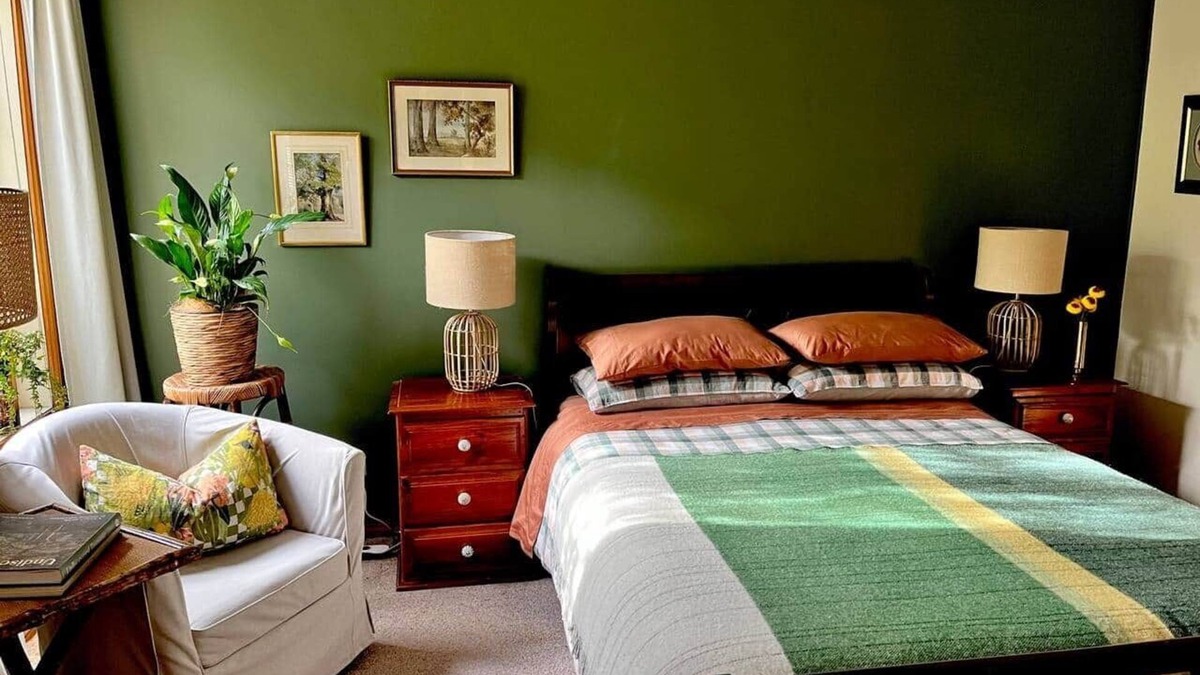 Gardners Bay Apartment | Peaceful garden setting + Private deck