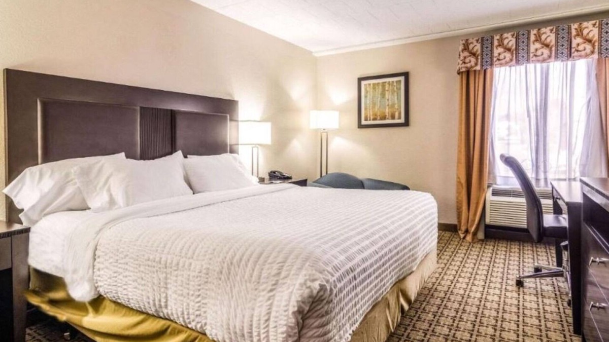 Cranberry Township Hotel | Peaceful Getaway Room w/Complimentary Breakfast - Local Highlights
