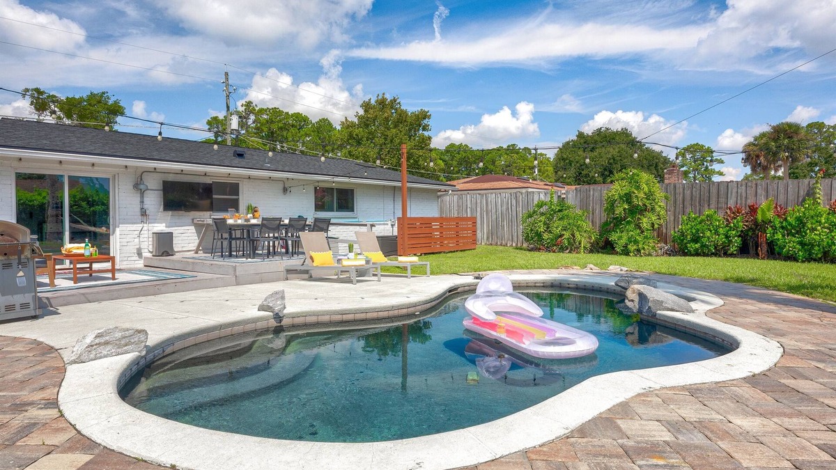 Isle of Palms House | Peaceful Getaway Heated Pool Mayo Jags Games Beach