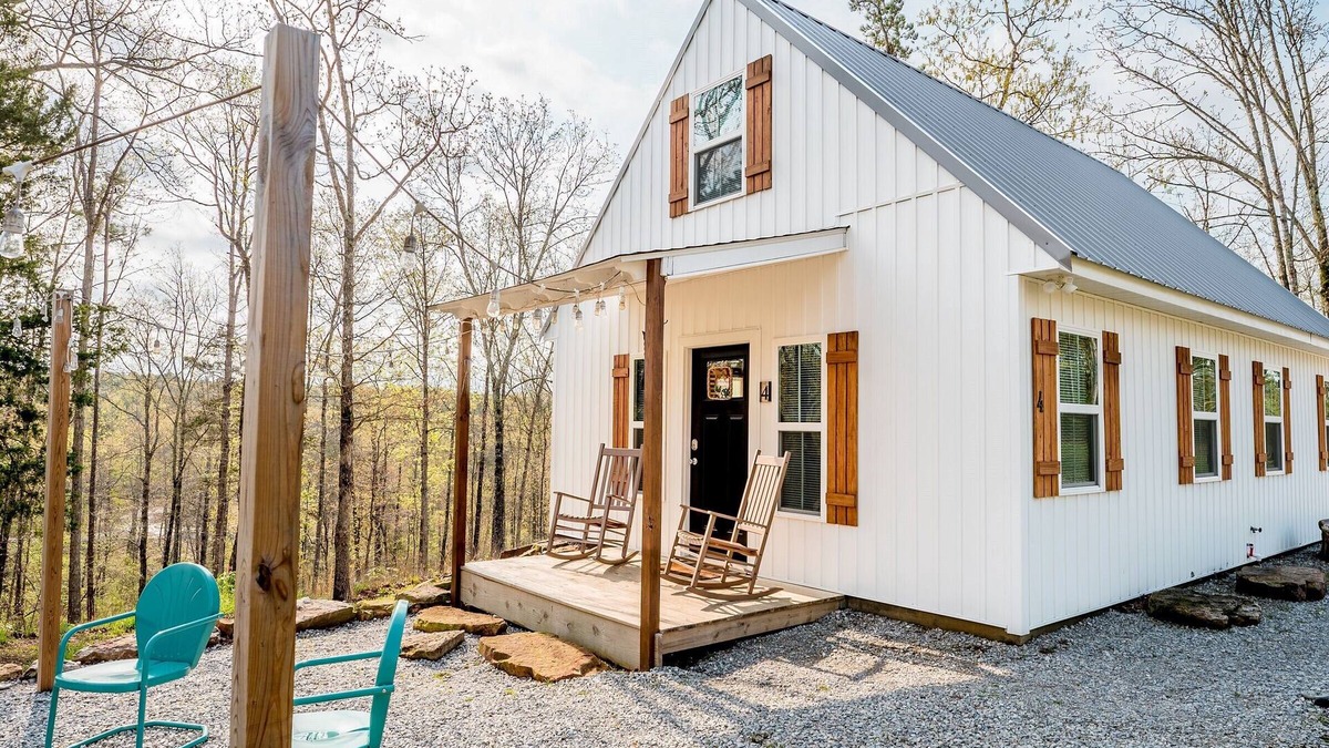 Edgemont Cottage | Peaceful Greers Ferry Getaway Cottage w/Fire Pit