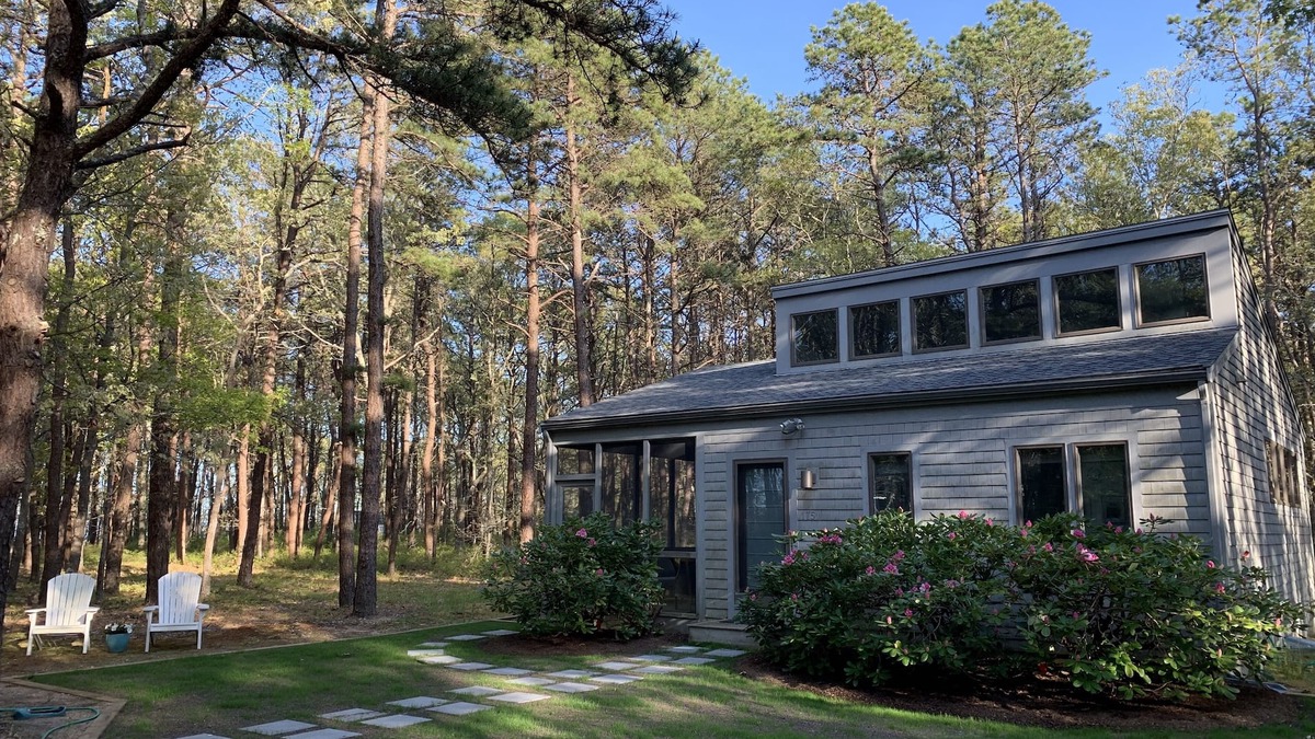 Cotuit House | Peaceful Guest House Cottage, w air conditioning and only 0.2 to private beach!