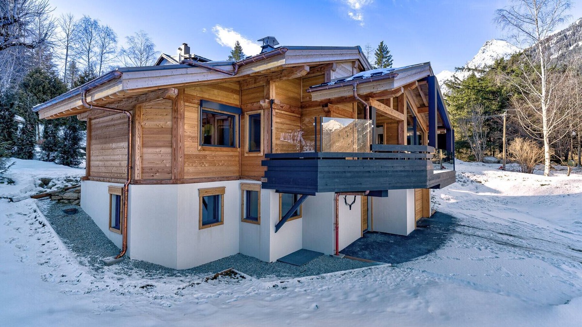 Le Lavancher Ski Chalet | Peaceful hamlet + daily pastry delivery & cleaning