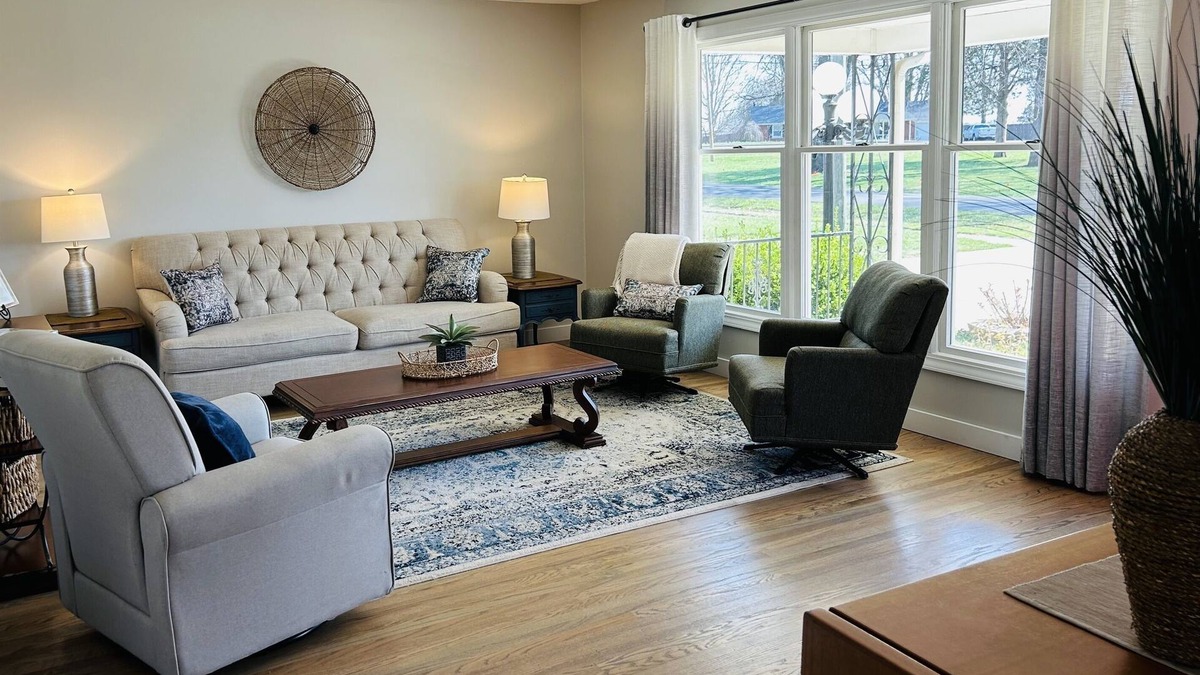 Radcliff House | Peaceful Haven ~ 4 BR, 5 Beds/5 TVs ~ Pet friendly