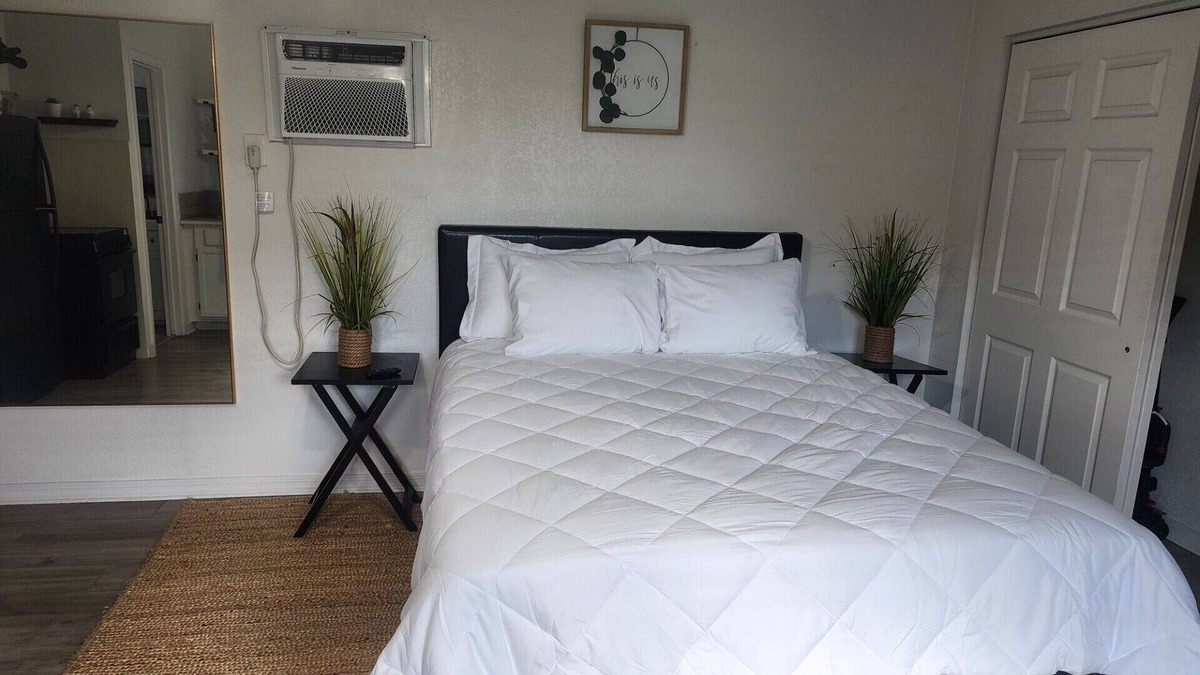 Maryvale House | Peaceful hidden Gem 1-bedroom casita with private entrance west Phoenix