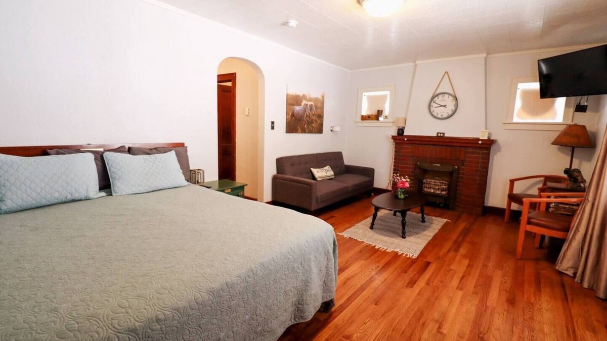 Deadwood Apartment | Peaceful Hideaway on Main, BH Adventure Unit