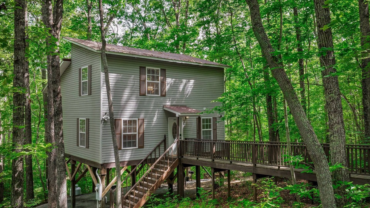 Fort Payne Cabin | Peaceful Hideaway Treehouse near Little River Canyon National Preserve!