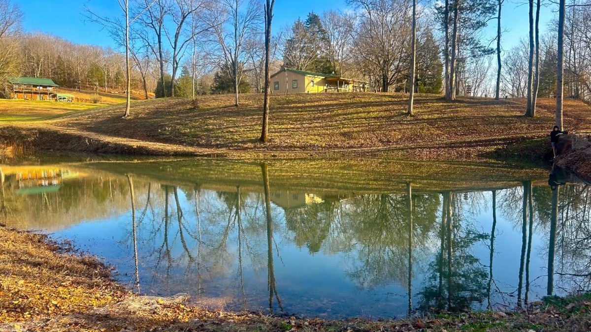 Centerville Cottage | Peaceful Hills Retreat’s cottage is clean and cozy with a creek on 97 acres