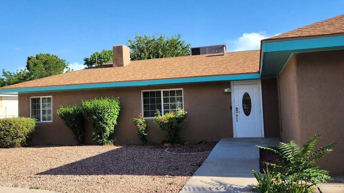 Near North Valley House | Peaceful Historic Stay Near Downtown for Traveling Nurses Professionals Couples