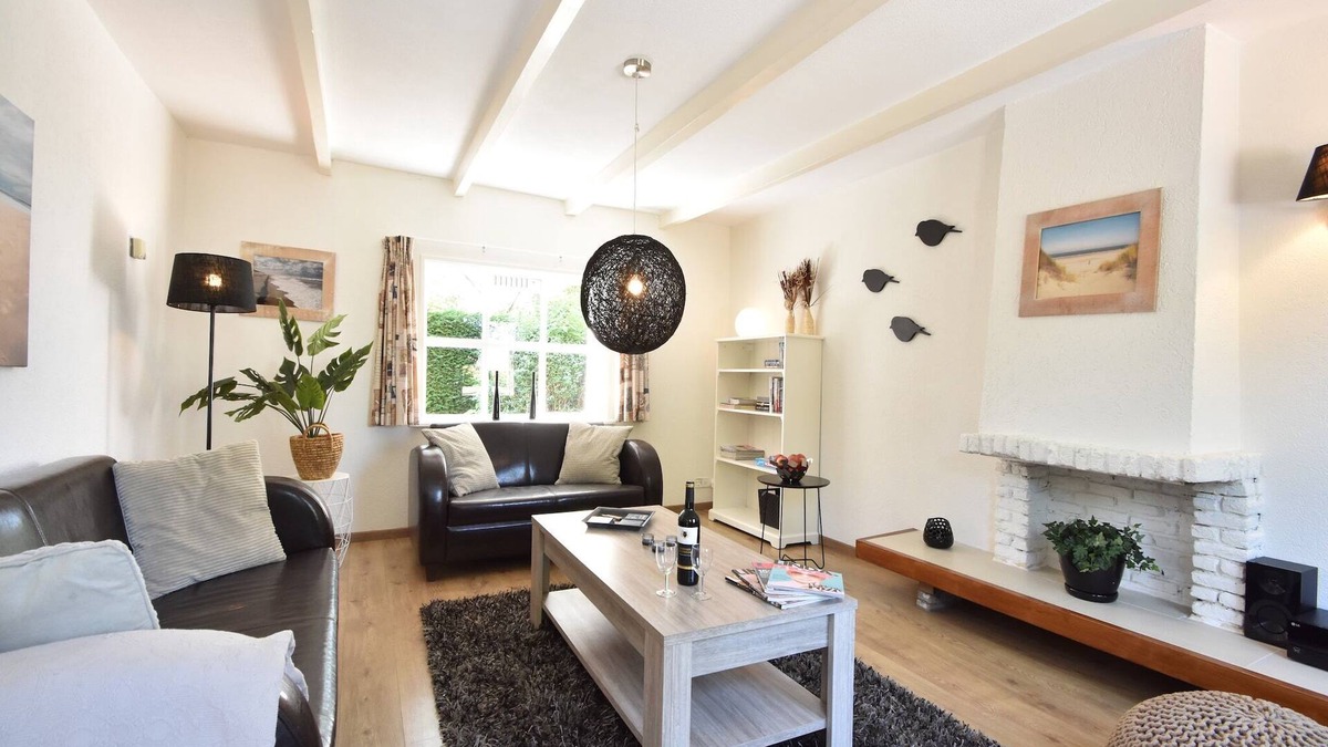 Zonnemaire House | Peaceful Holiday Home with Garden