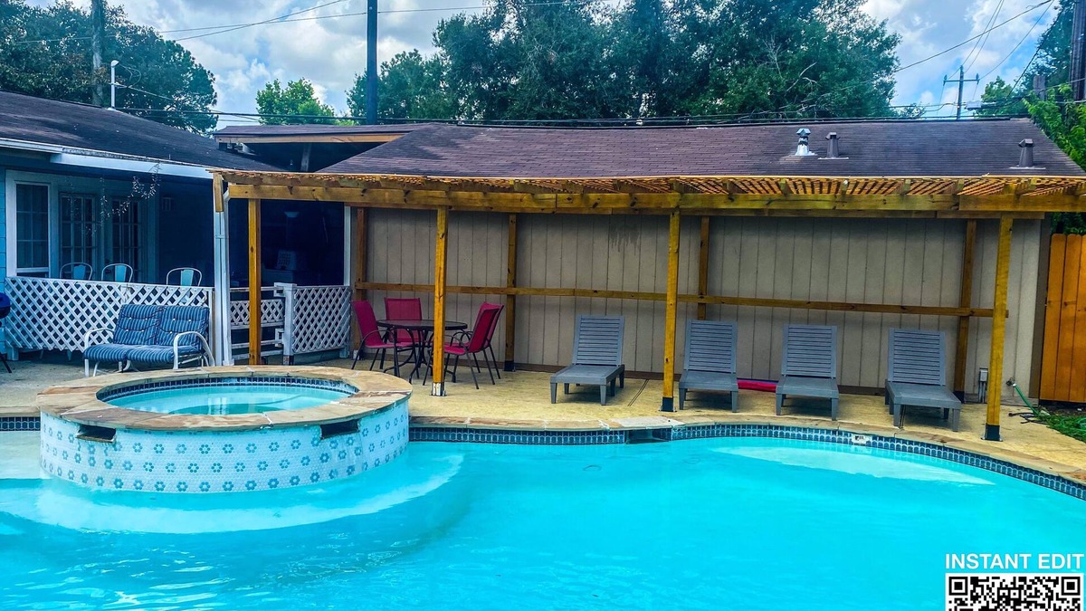 Sharpstown House | Peaceful Home 10 minutes to Downtown, Shopping mall, Restaurants and Night Clubs