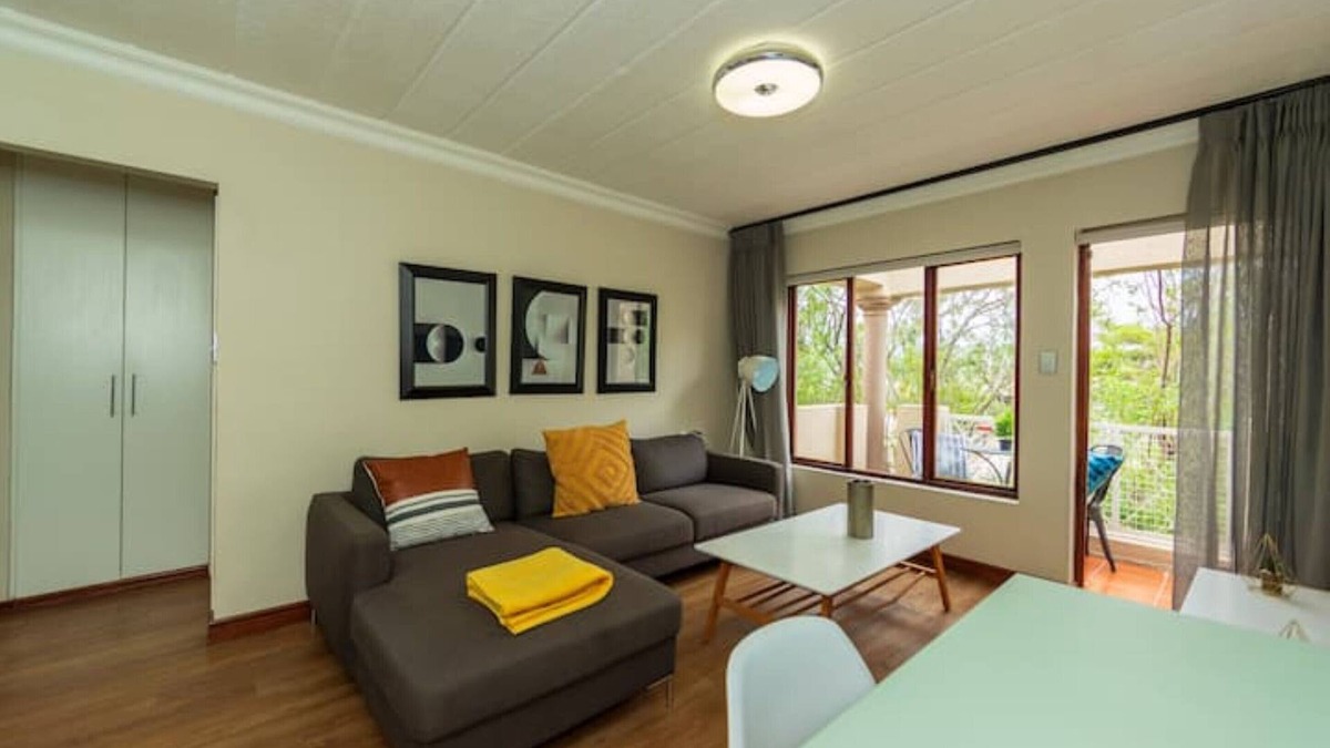 Greater Johannesburg Metropolitan Area Apartment | Peaceful home 4,7km to Sandton city