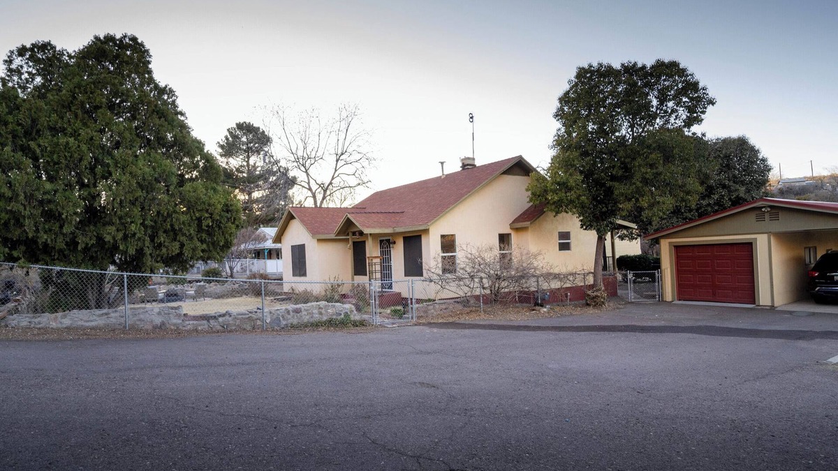 Globe House | Peaceful Home Away From Home.