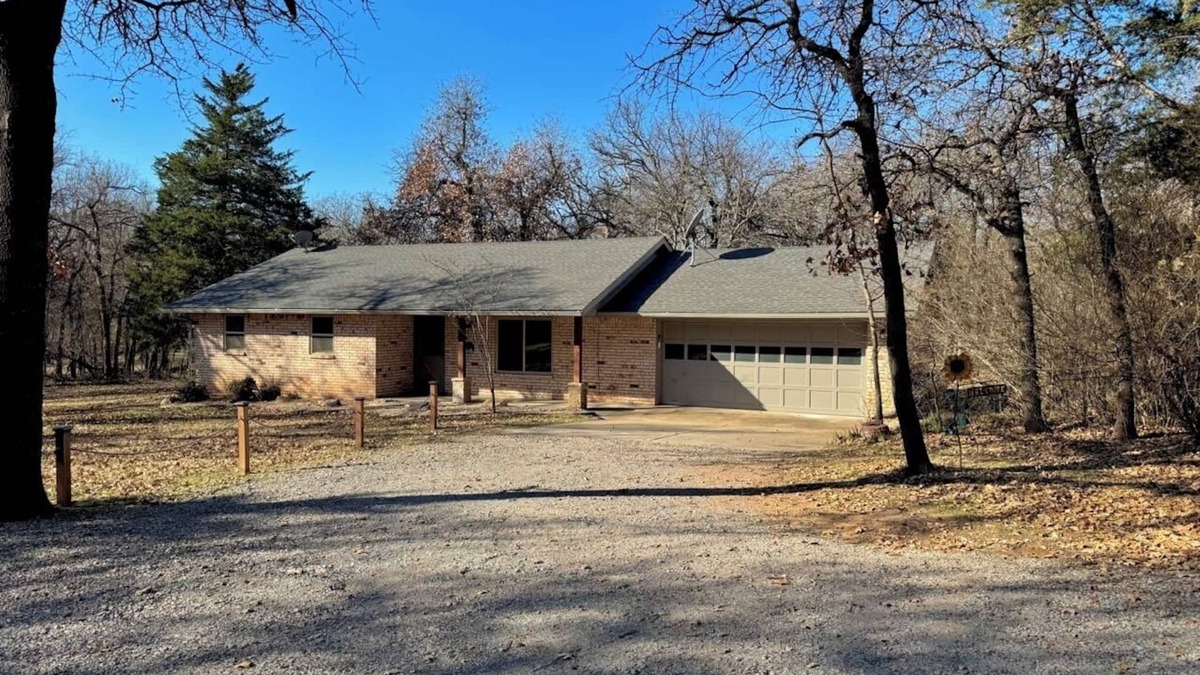Edmond House | Peaceful Home Between Edmond & Guthrie + Minutes Away From I35 & Lazy E Arena