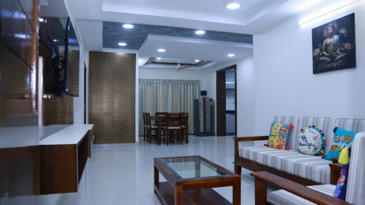 Hyderabad Apartment | Peaceful Home Stay with A/C Gym and Swimming pool