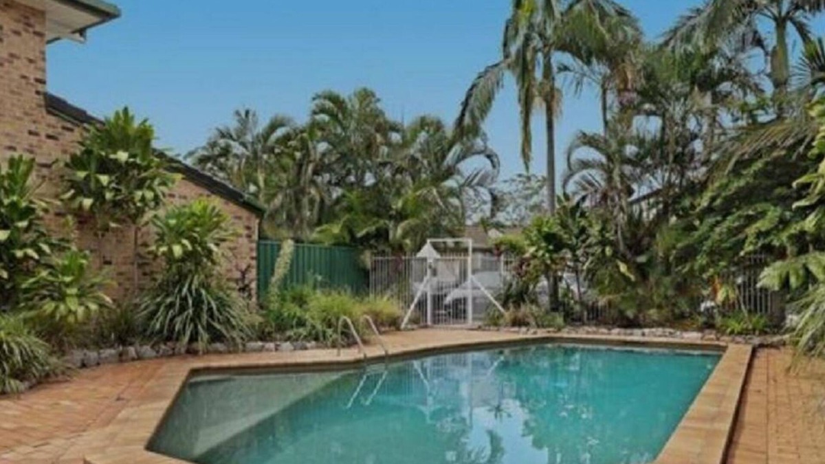 Taigum House | Peaceful home surrounded by trees near Westfield