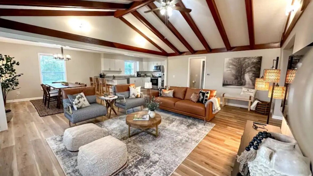 Elizabethtown House | Peaceful home with a close proximity to downtown, sports park, and more