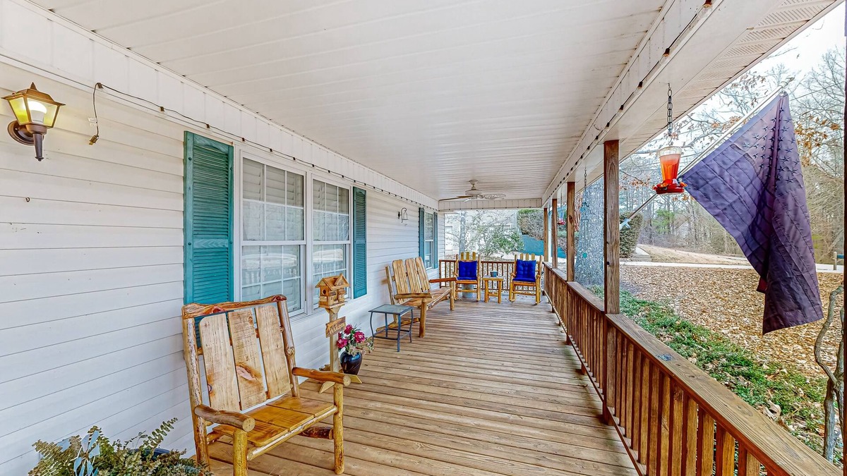 Green Pond House | Peaceful home with custom front porch near University of Alabama, dog-friendly