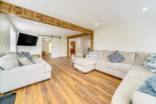 Coxs Creek House | Peaceful Home with Patio on 30 Acres in Coxs Creek!