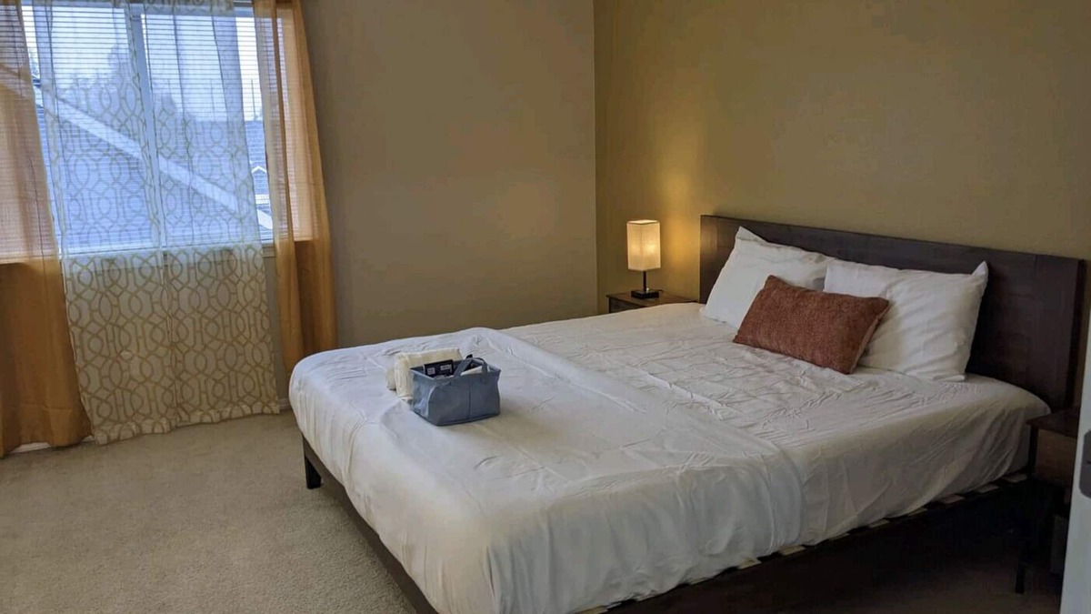 Hillsboro Villa | Peaceful house near downtown Hillsboro