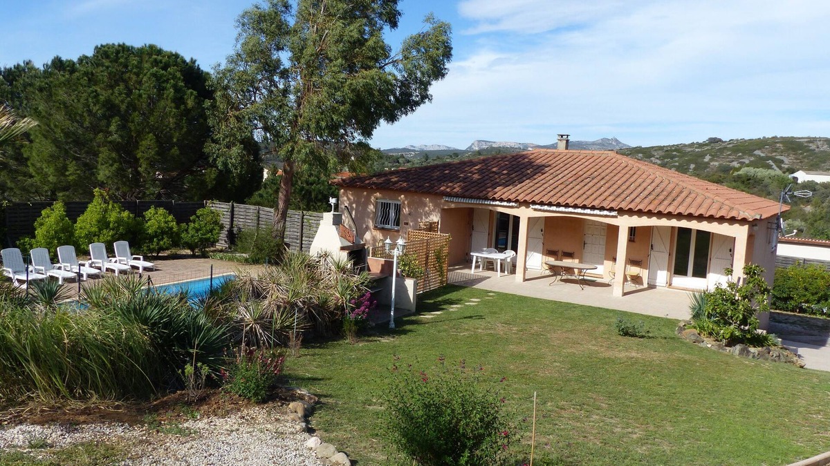 Estagel House | Peaceful house with a large garden and pool near Perpignan