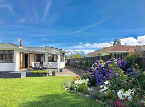 Motueka House | Peaceful House with Kids Playground