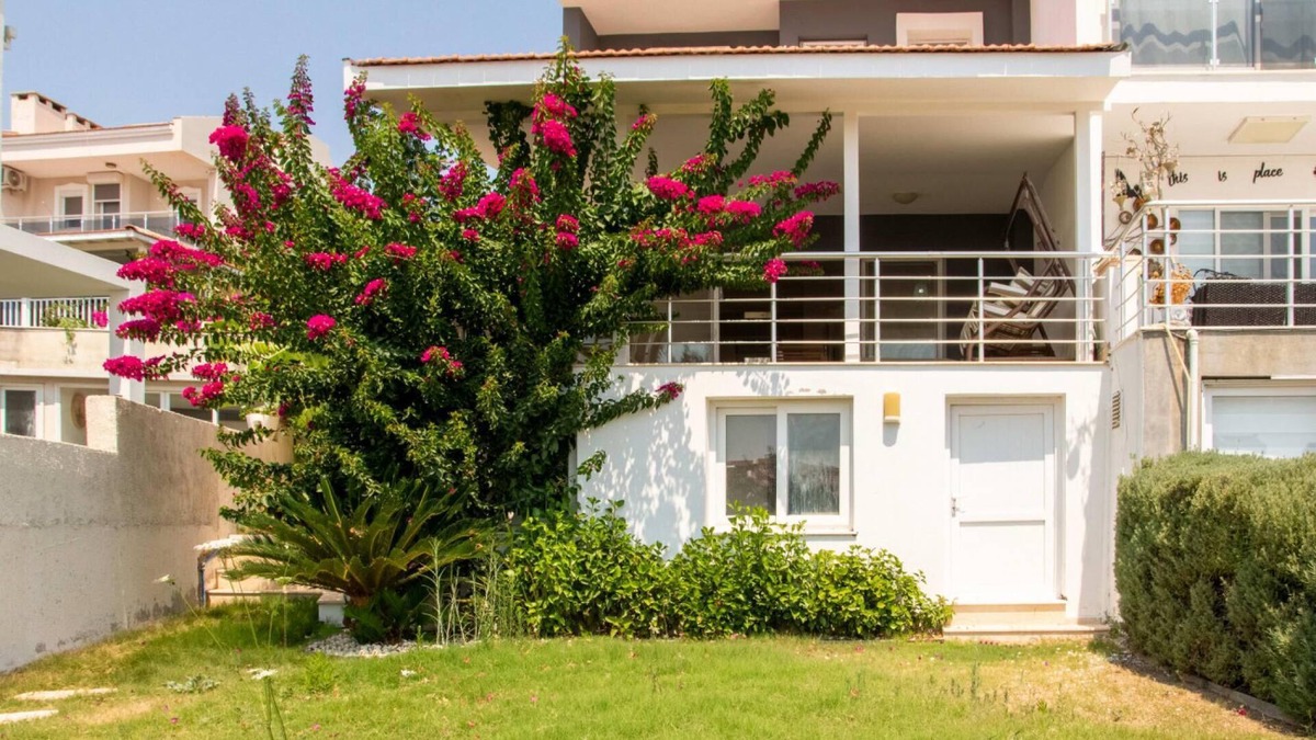 Cesme Apartment | Peaceful House with Refreshing Terrace in Cesme