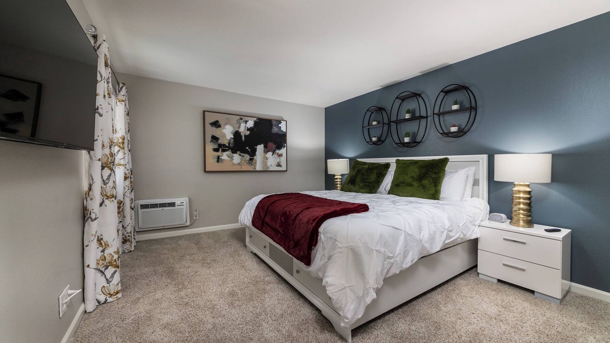 Thousand Oaks Apartment | Peaceful King Suite near FSAC & Proactive Sports w/Gym Access & 1 Gig WiFi