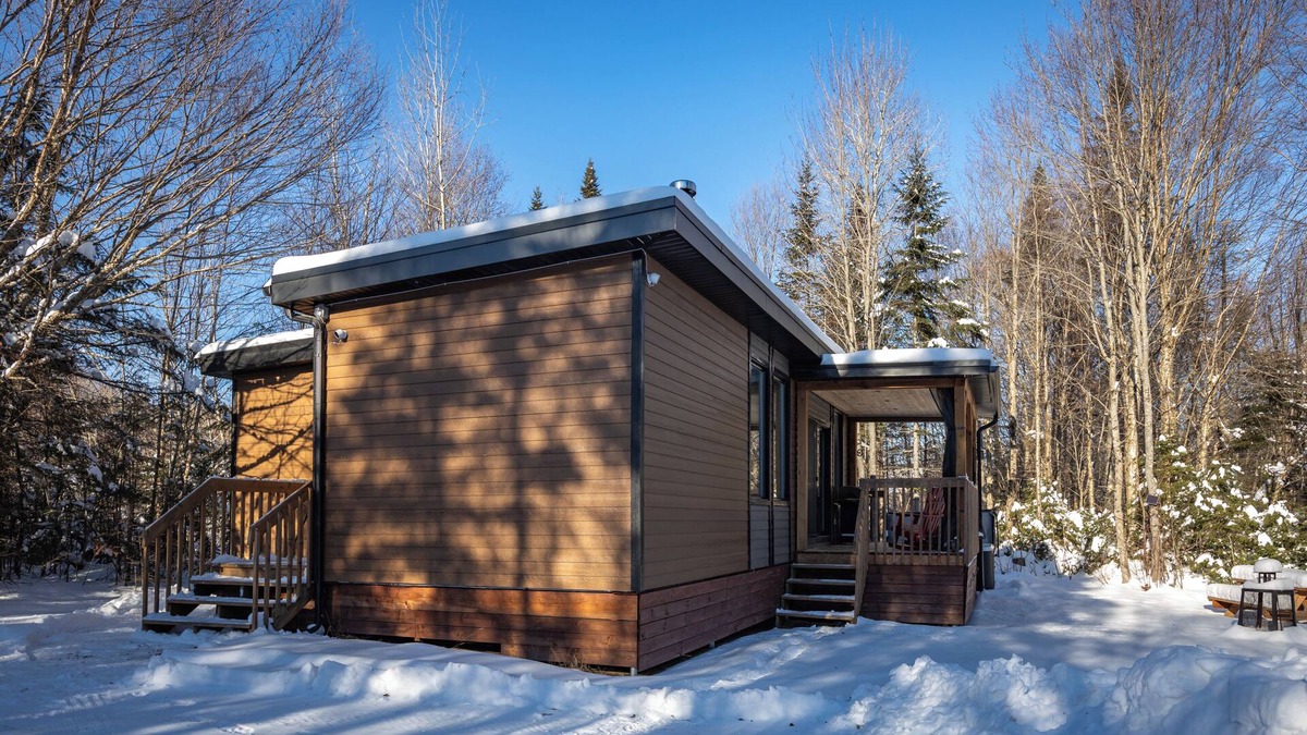 Portneuf Regional County Municipality Ski Chalet | Peaceful lakeside cottage