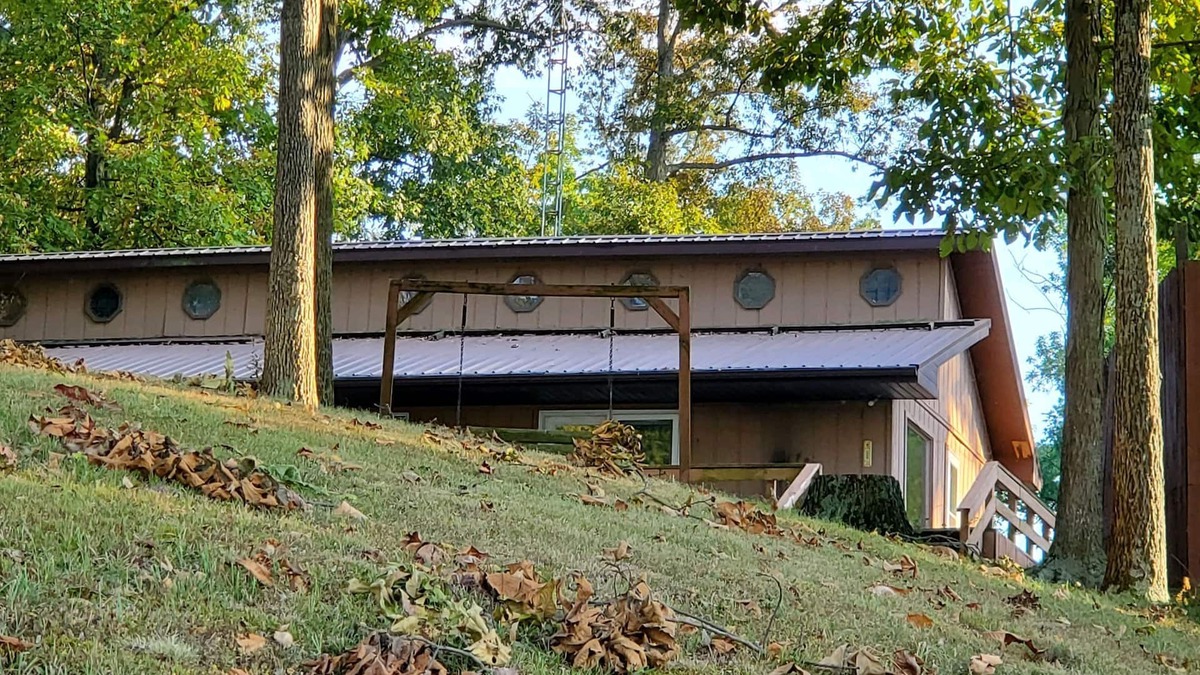 Scotland Cabin | Peaceful Lake House Cabin 2, Kayaks Provided Free, Direct Water Access!