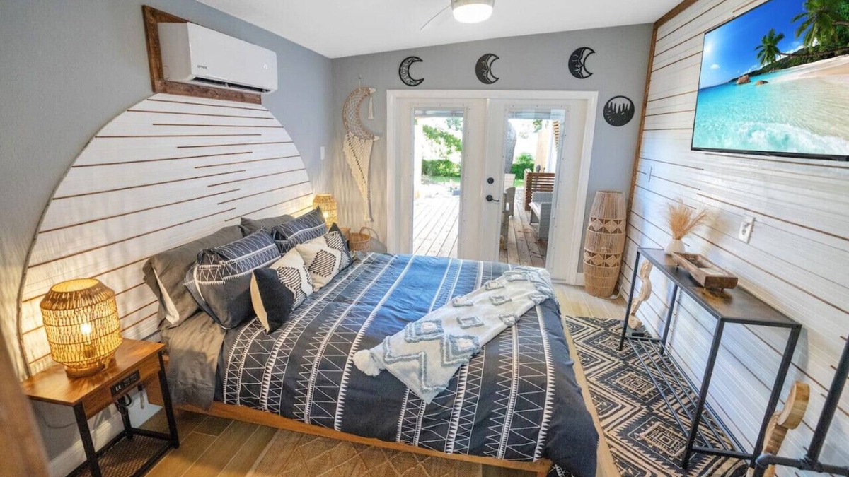 Conway House | Peaceful Lake view + 10min to dwtn + near parks