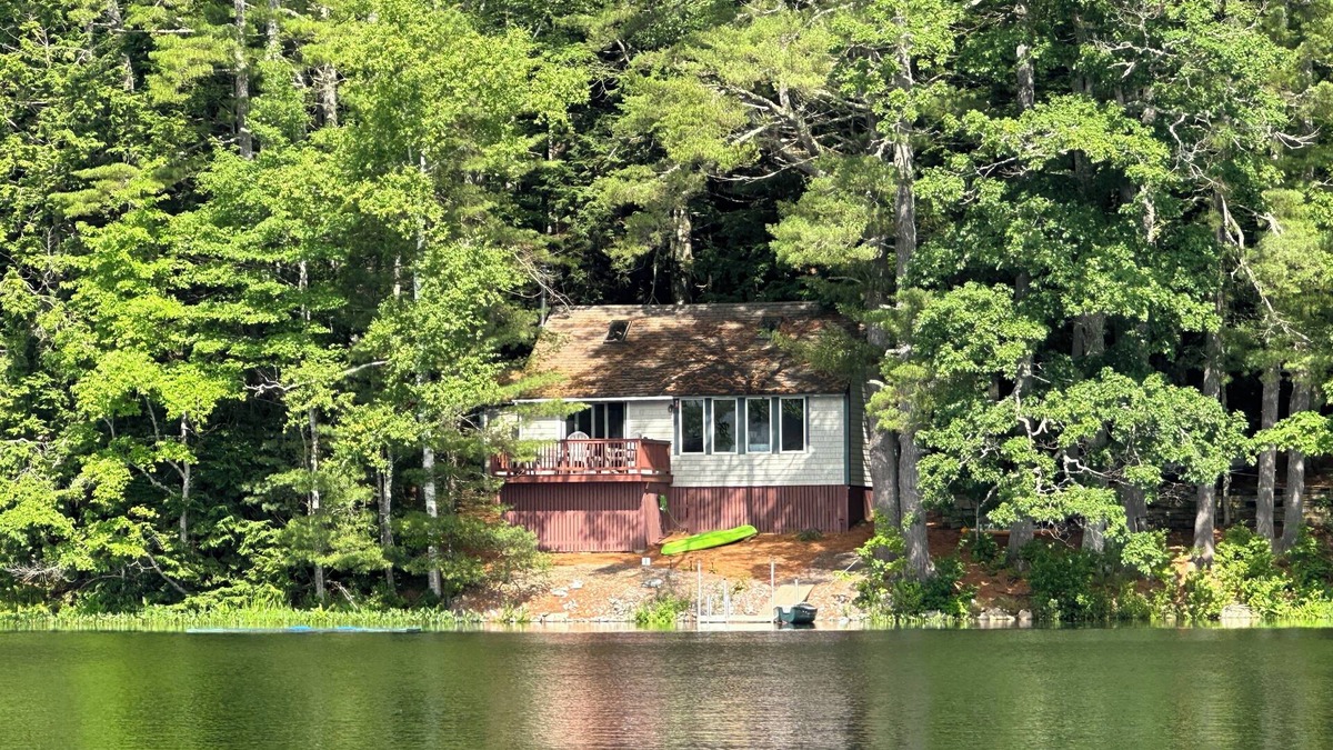 Jefferson Cottage | Peaceful. Lakefront Cottage. Kayakers Paradise.
