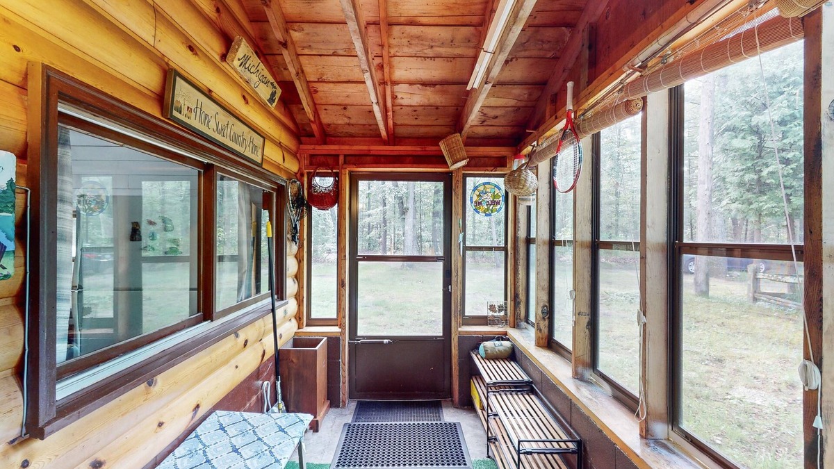 Branch House | Peaceful lakehouse retreat with deck & grill - dog friendly