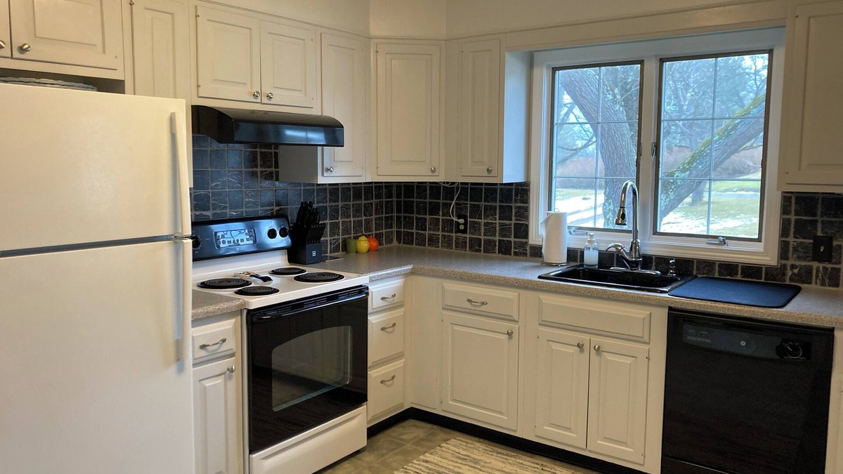 Lakeville House | Peaceful Lakeville Retreat Located Within Minutes to Local Schools & Summer Fun