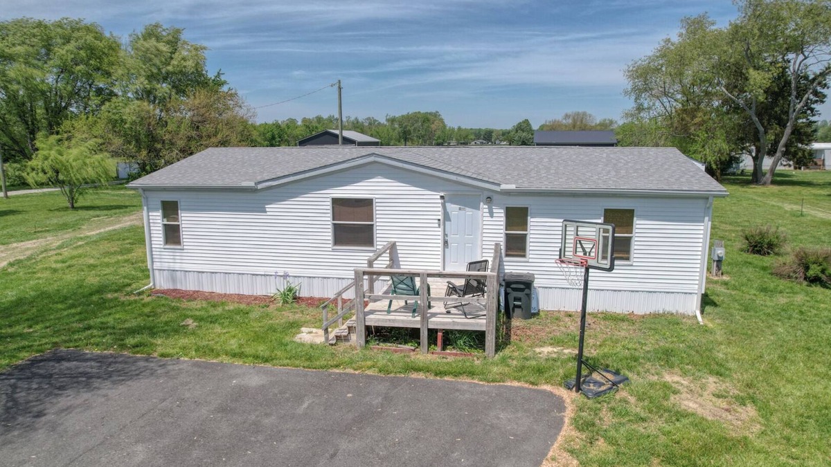 Dover House | Peaceful living just outside of town