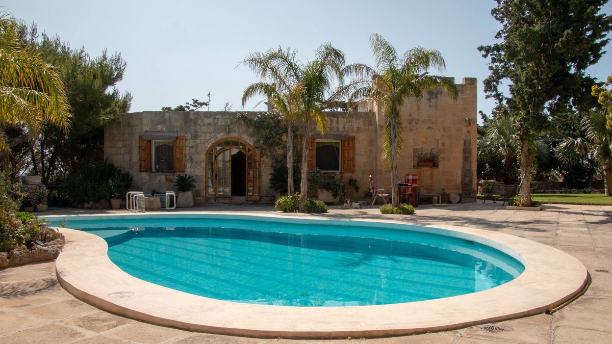 Wardija Cottage | Peaceful location in Wardija near St Pauls Bay- Large Pool and Extensive Gardens