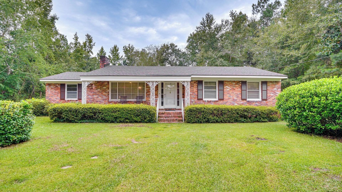 Lumberton House | Peaceful Lumberton Home - 7 Mi to Dtwn Riverwalk!