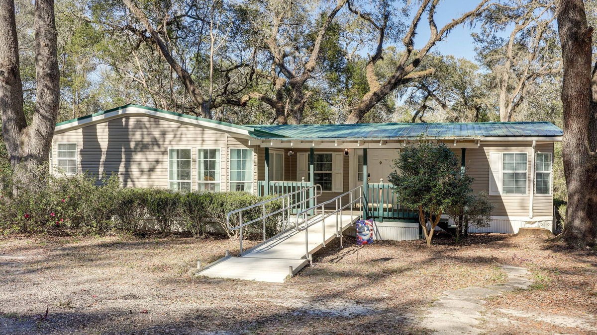Boys Ranch House | Peaceful McAlpin Home on 5 Acres w/Private Deck!