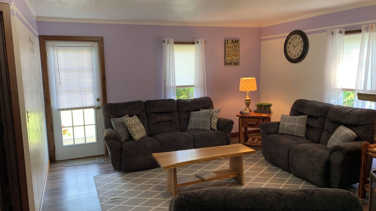 Flat Rock House | Peaceful Meadows. Rural, peaceful, sleeps 9