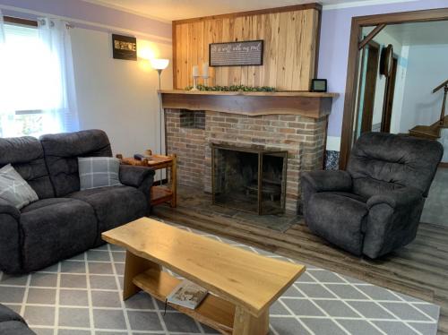 Flat Rock House | Peaceful Meadows