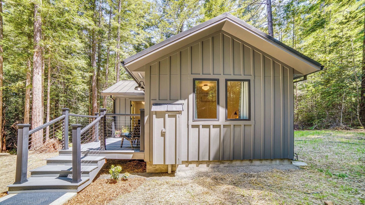 Mendocino Cottage | Peaceful Mendocino Cottage Surrounded By Redwoods
