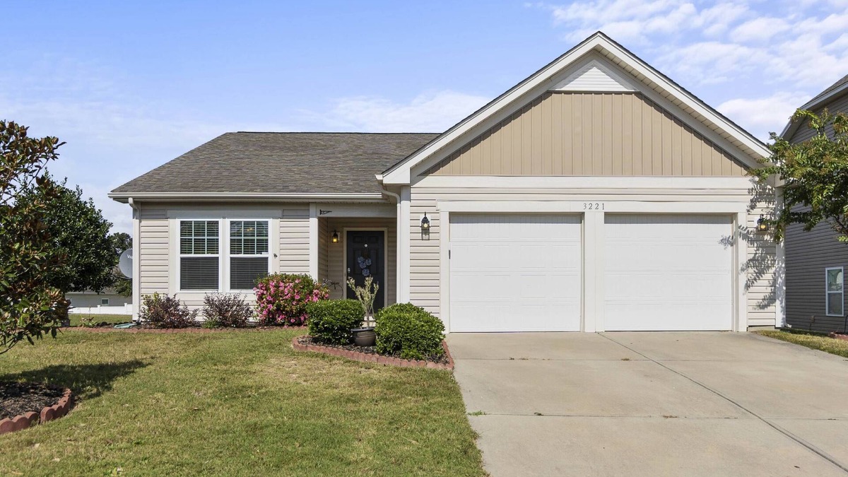 Midland House | Peaceful Midland Cottage- Family & Pet Friendly, Near Golf, Parks, Nature Trail & Shopping! +15% Off
