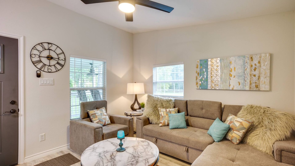 Montgomery Cottage | Peaceful Montgomery Vacation Rental w/Porch!