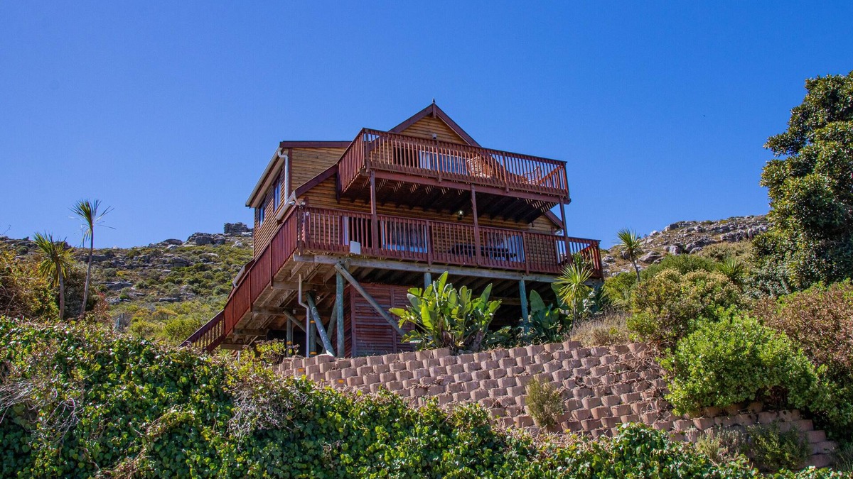 Fish Hoek House | Peaceful Mountain Home with Amazing Ocean Views and Power Backup