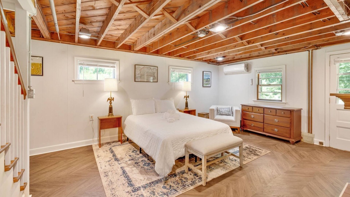 Bluemont Cabin | Peaceful Mountain Retreat Near Appalachian Trail, Wineries, Breweries and More